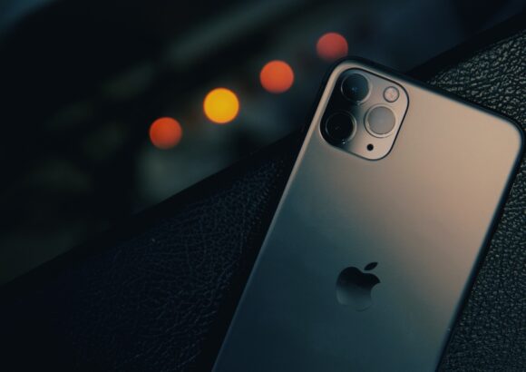 Free set of smartphone clay mockups